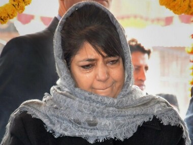 Mehbooba Mufti paying floral tribute