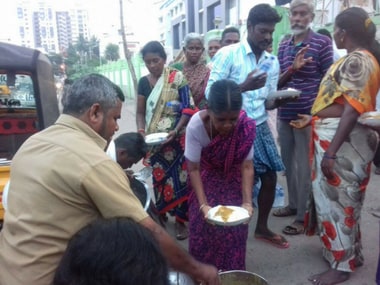 No Food Waste Trichy distributing surplus food to 50 needy people near Government Hospital, Trichy. Facebook/ No Food Wastage