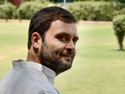 As Modi kickstarted WEF in Davos, Rahul tweeted Oxfam survey over widening wealth gap: BJP says 'case of pot calling kettle black' As Modi kickstarted WEF in Davos, Rahul tweeted Oxfam survey over widening wealth gap: BJP says 'case of pot calling kettle black'
