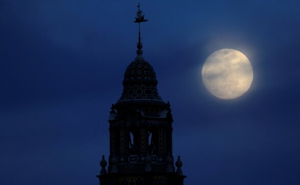 Lunar Showstopper: First 'super blue blood moon' in 35 years graces sky across globe Lunar Showstopper: First 'super blue blood moon' in 35 years graces sky across globe