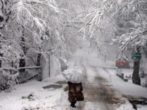 Snow Country: Its dazzling beauty blinds; only those who live with it know the ruthlessness of snow Snow Country: Its dazzling beauty blinds; only those who live with it know the ruthlessness of snow