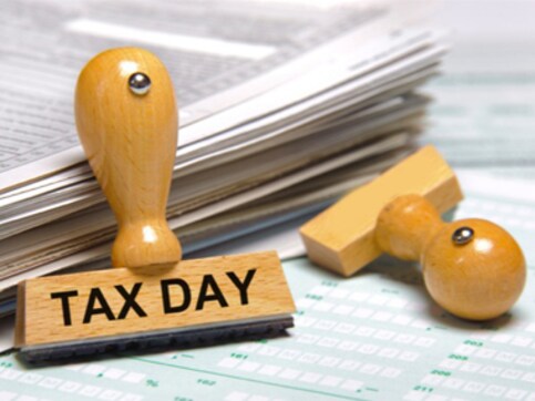 Over 17,500 tax evaders in net as I-T authorities launch massive crackdown after roll-out of GST Over 17,500 tax evaders in net as I-T authorities launch massive crackdown after roll-out of GST