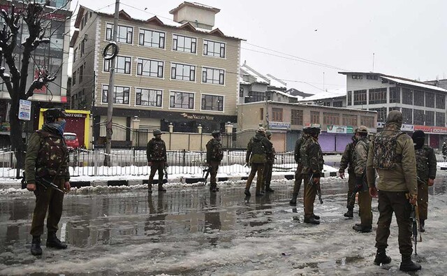 The militants holed up inside an abandoned house in Karan Nagar, in the heart of Srinagar city, after their early morning bid to storm into the camp was foiled, triggering the gunfight. The encounter has been going on for the past ten hours. Firstpost/Sameer Mushtaq The militants holed up inside an abandoned house in Karan Nagar, in the heart of Srinagar city, after their early morning bid to storm into the camp was foiled, triggering the gunfight. The encounter has been going on for the past ten hours. Firstpost/Sameer Mushtaq
