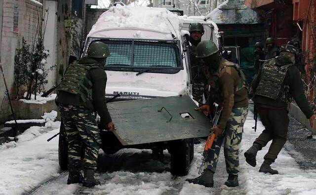 Kashmir police chief SP Vaid tweeted, "I congratulate alert CRPF sentry for averting suicidal attack in Karan Nagar, Srinagar. Fortunately, two terrorists are in cordon and exchange of fire going on." Security forces carry a bullet-proof sheet as they move to the encounter site. Firstpost/Sameer Mushtaq Kashmir police chief SP Vaid tweeted, "I congratulate alert CRPF sentry for averting suicidal attack in Karan Nagar, Srinagar. Fortunately, two terrorists are in cordon and exchange of fire going on." Security forces carry a bullet-proof sheet as they move to the encounter site. Firstpost/Sameer Mushtaq