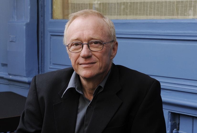 Israeli author David Grossman poses for photographers after he received the Medicis Foreign book award for his novel "Une femme fuyant l'annonce" (To the End of the Land) in Paris November 4, 2011. REUTERS/Gonzalo Fuentes (FRANCE - Tags: SOCIETY ENTERTAINMENT) - PM1E7B414IX01