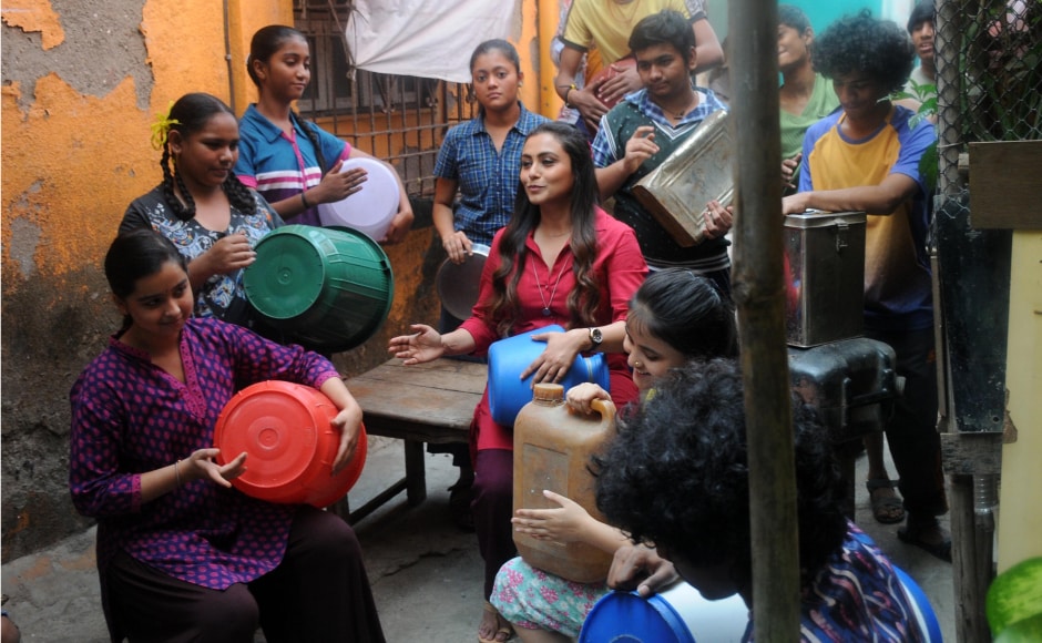 Rani Mukerji and supporting actors shoot for a song in Mumbai. Photo by: Firstpost/Sachin Gokhale Rani Mukerji and supporting actors shoot for a song in Mumbai. Photo by: Firstpost/Sachin Gokhale