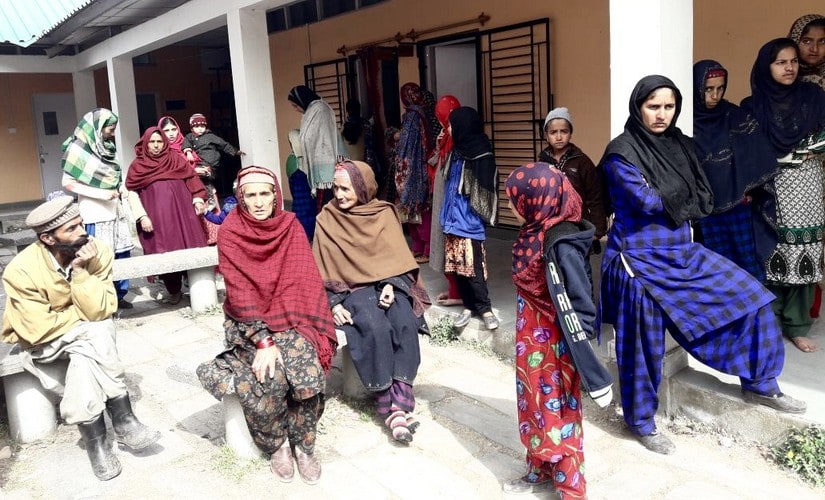 Guns fall silent on LoC, people flee to safer places Guns fall silent on LoC, people flee to safer places