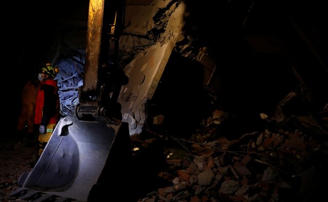 Rescue workers scrambled to search for survivors in buildings left tilting precariously on their foundations in the Taiwanese city of Hualien on Wednesday, after an overnight earthquake killed four and injured more than 200. Reuters Rescue workers scrambled to search for survivors in buildings left tilting precariously on their foundations in the Taiwanese city of Hualien on Wednesday, after an overnight earthquake killed four and injured more than 200. Reuters