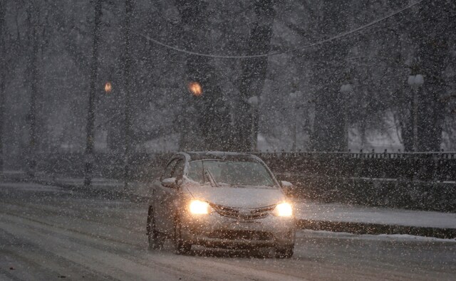 A car moves through a snow-covered road during the snowfall in Srinagar. The minimum temperature in Srinagar was minus 0.6 degrees Celsius while it was minus 7.9 in Pahalgam and minus 10.5 in Gulmarg, the coldest in the valley. Reuters A car moves through a snow-covered road during the snowfall in Srinagar. The minimum temperature in Srinagar was minus 0.6 degrees Celsius while it was minus 7.9 in Pahalgam and minus 10.5 in Gulmarg, the coldest in the valley. Reuters