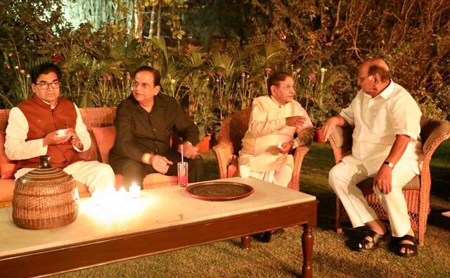 The prominent leaders in attendance were NCP's Sharad Pawar, SP's Ram Gopal Yadav, BSP's Satish Chandra Misra and former chief ministers Omar Abdullah, Babulal Marandi, Hemant Soren and Jiten Ram Manjhi, besides JD (U)'s Sharad Yadav and RLD's Ajit Singh. Twitter@INCIndia The prominent leaders in attendance were NCP's Sharad Pawar, SP's Ram Gopal Yadav, BSP's Satish Chandra Misra and former chief ministers Omar Abdullah, Babulal Marandi, Hemant Soren and Jiten Ram Manjhi, besides JD (U)'s Sharad Yadav and RLD's Ajit Singh. Twitter@INCIndia
