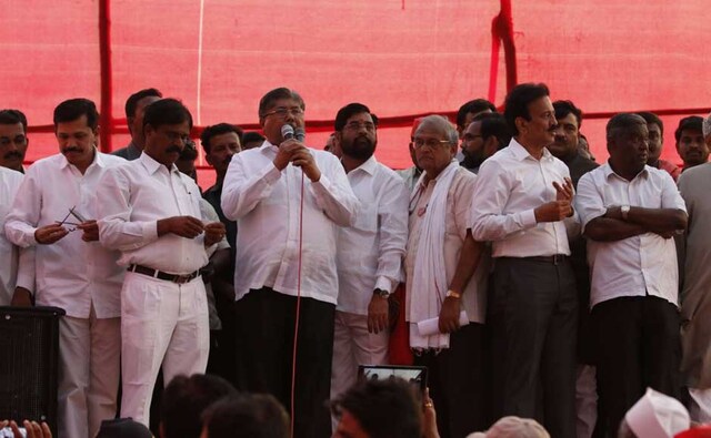 According to a kisan sabha leader, the main demands pertained to complete implementation of the loan waiver scheme, implementation of the Forest Rights Act, 2006, and compensation for victims of damage to cotton crops following bollworm infestation and hailstorm. Ashok Dhawale speaks to the farmers at Azad Maidan. Firstpost/Sachin Gokhale According to a kisan sabha leader, the main demands pertained to complete implementation of the loan waiver scheme, implementation of the Forest Rights Act, 2006, and compensation for victims of damage to cotton crops following bollworm infestation and hailstorm. Ashok Dhawale speaks to the farmers at Azad Maidan. Firstpost/Sachin Gokhale