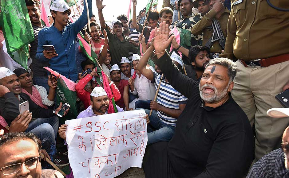 Anna Hazare meets aspirants protesting against SSC paper leaks, demands CBI probe