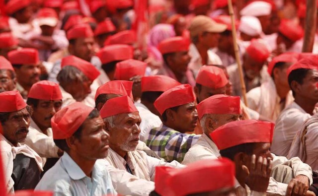 On the implementation of the MS Swaminathan Commission report, he said the government would pursue it with the Centre. Additionally, farmers who were not entitled to the loan waiver scheme of 2008 shall be brought under the ambit of the current Chhatrapati Shivaji Maharaj Shetkari Sanman Yojana, Fadnavis added. Firstpost/Sachin Gokhale On the implementation of the MS Swaminathan Commission report, he said the government would pursue it with the Centre. Additionally, farmers who were not entitled to the loan waiver scheme of 2008 shall be brought under the ambit of the current Chhatrapati Shivaji Maharaj Shetkari Sanman Yojana, Fadnavis added. Firstpost/Sachin Gokhale