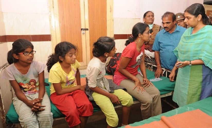 Theni district collector Pallavi Badev meets children, who survived the fire. Firstpost/Naveen Nair