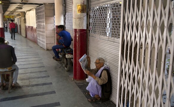Delhi sealing drive: Traders observe day-long bandh in protest, Arvind Kejriwal holds all-party meeting Delhi sealing drive: Traders observe day-long bandh in protest, Arvind Kejriwal holds all-party meeting