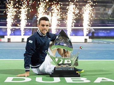 Roberto Bautista Agut poses with his trophy after winning the Dubai Tennis Championships. Image courtesy: Twitter @ATPWorldTour