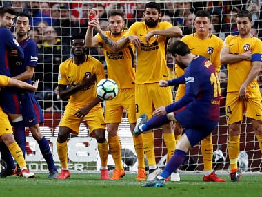 Soccer Football - La Liga Santander - FC Barcelona vs Atletico Madrid - Camp Nou, Barcelona, Spain - March 4, 2018 Barcelonas Lionel Messi scores their first goal from a free kick REUTERS/Juan Medina TPX IMAGES OF THE DAY - RC11F2CA8500