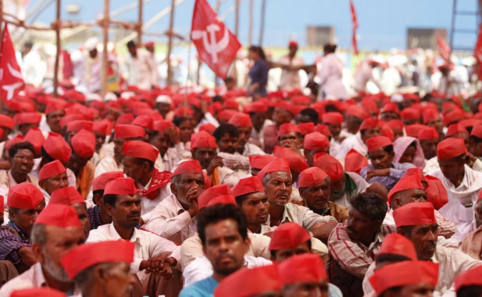 Over 35,000 farmers from across Maharashtra, who embarked on a long march from Nashik on 6 March to press their various demands, arrived in Mumbai on Monday. Apart from Opposition parties, Shiv Sena, a partner in the ruling BJP-led coalition, too has vocally supported the agitation. The government reached out to farmers, promising to meet their demands, but farmers' leaders said they will press on with Tuesday's protest at the Vidhan Bhavan (Legislature Complex).Firstpost/ Sachin Gokhale Over 35,000 farmers from across Maharashtra, who embarked on a long march from Nashik on 6 March to press their various demands, arrived in Mumbai on Monday. Apart from Opposition parties, Shiv Sena, a partner in the ruling BJP-led coalition, too has vocally supported the agitation. The government reached out to farmers, promising to meet their demands, but farmers' leaders said they will press on with Tuesday's protest at the Vidhan Bhavan (Legislature Complex).Firstpost/ Sachin Gokhale