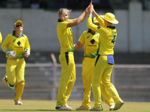 Women's T20I tri-series in India: Hosts fail to capitalise on Smriti Mandhana's 67, lose by 6 wickets to Australia Women's T20I tri-series in India: Hosts fail to capitalise on Smriti Mandhana's 67, lose by 6 wickets to Australia