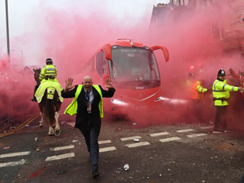 Champions League: British police launch investigation over attack on Manchester City's team bus Champions League: British police launch investigation over attack on Manchester City's team bus