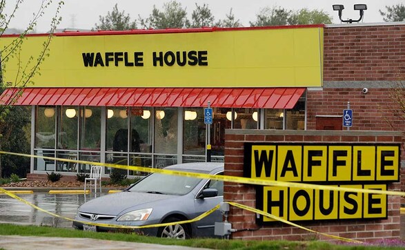 Tennessee Waffle House shooting: US authorities still on the lookout for nude gunman who killed four Tennessee Waffle House shooting: US authorities still on the lookout for nude gunman who killed four
