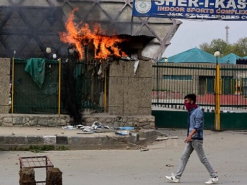 Kathua rape case: Student protests escalate across Kashmir; govt shuts down private tuition centres and schools to curb unrest Kathua rape case: Student protests escalate across Kashmir; govt shuts down private tuition centres and schools to curb unrest