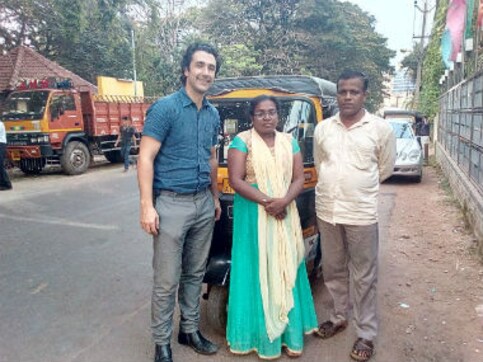 Kerala government orders Dalit woman, fighting to earn livelihood as auto-rickshaw driver, to vacate land Kerala government orders Dalit woman, fighting to earn livelihood as auto-rickshaw driver, to vacate land
