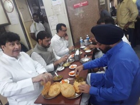 Congress leaders seen feasting before Rajghat fast; Sambit Patra terms Rahul Gandhi-led event 'farce' Congress leaders seen feasting before Rajghat fast; Sambit Patra terms Rahul Gandhi-led event 'farce'