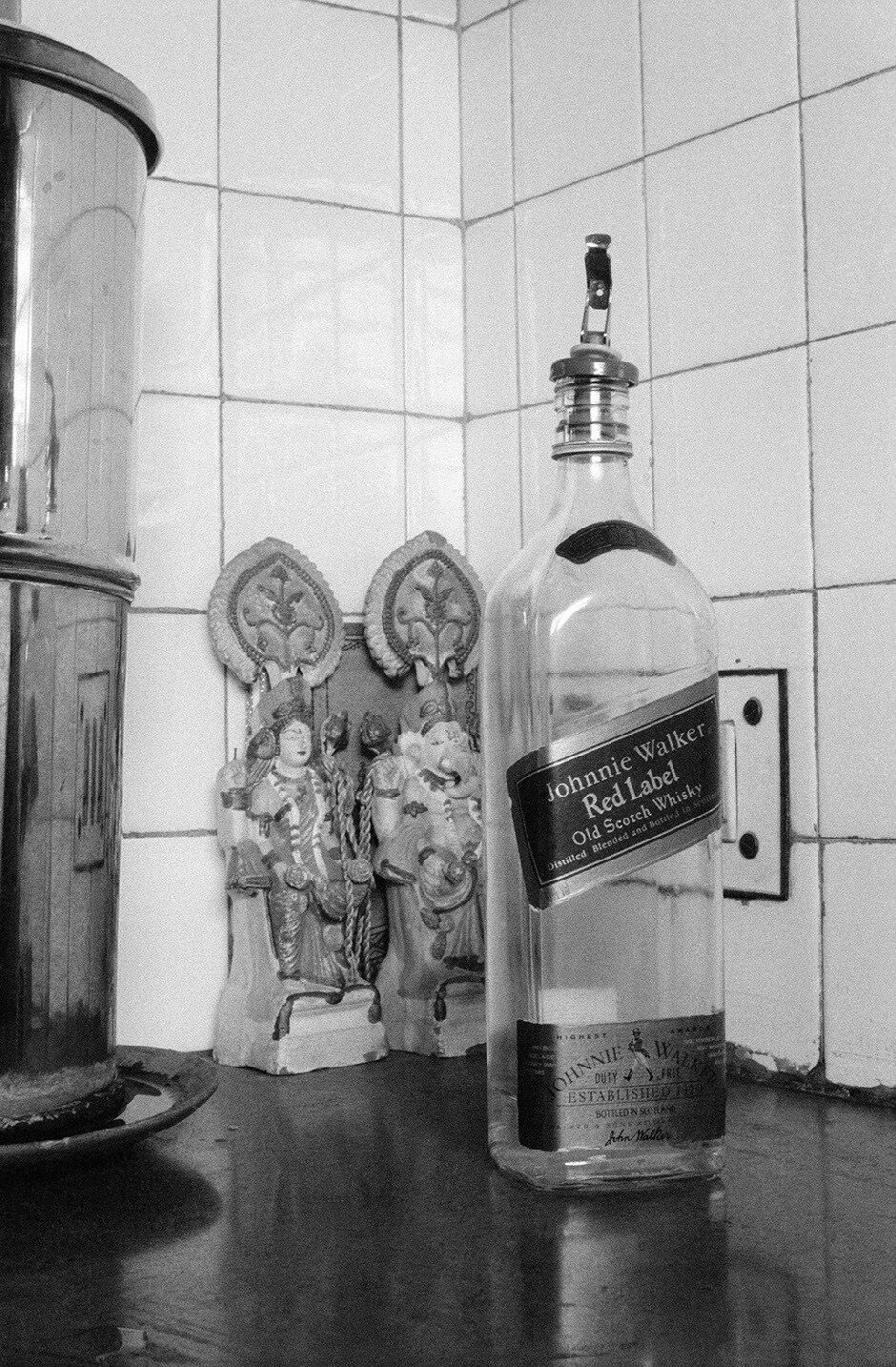 © Anita Dube, Untitled, from the series I-32 TARA, 2001, Courtesy of the Artist © Anita Dube, Untitled, from the series I-32 TARA, 2001, Courtesy of the Artist