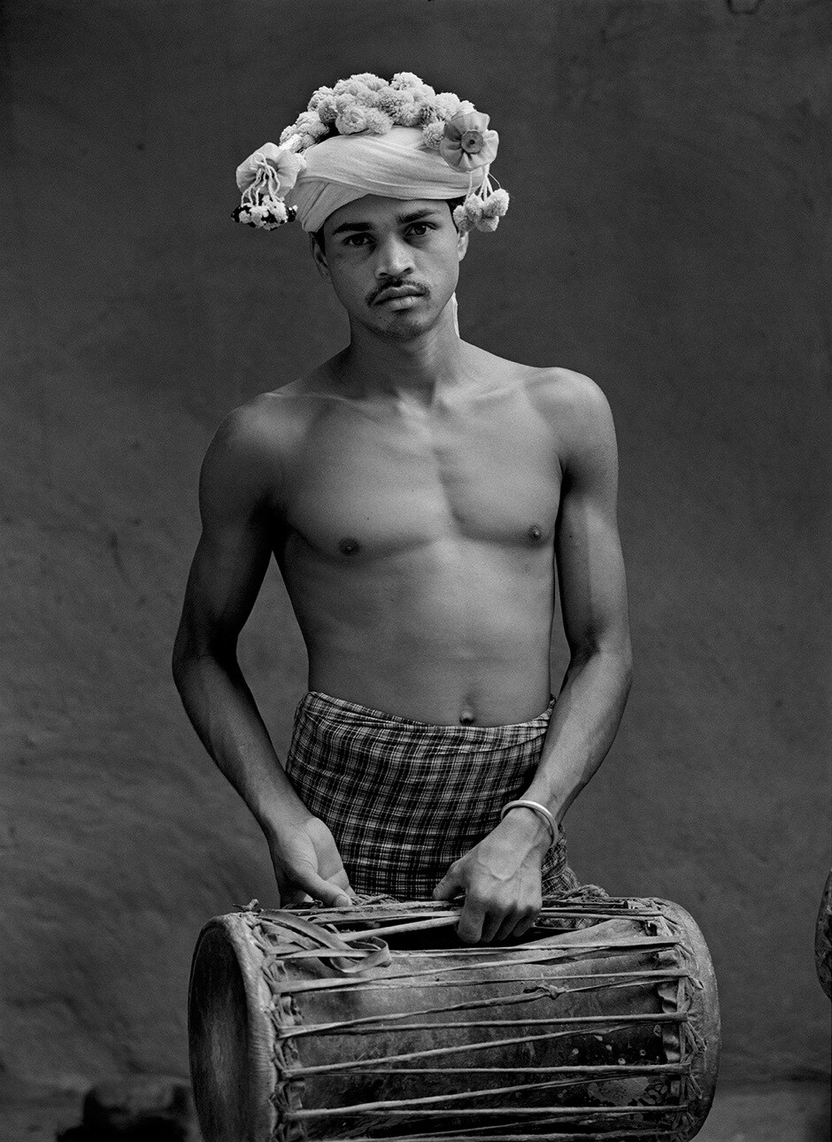 © Manoj Kumar Jain, Dancer Portrait, Village Rawbeda, 2004, From the series Forgotten Frames, 2002-2008, Courtesy of the Artist © Manoj Kumar Jain, Dancer Portrait, Village Rawbeda, 2004, From the series Forgotten Frames, 2002-2008, Courtesy of the Artist