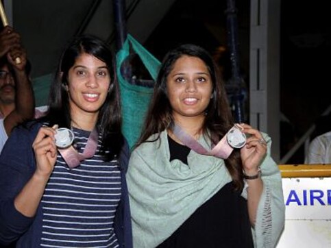 Senior National Squash Championship: Joshna Chinappa wins record 17th title, Mahesh Mangaoker clinches men's crown Senior National Squash Championship: Joshna Chinappa wins record 17th title, Mahesh Mangaoker clinches men's crown