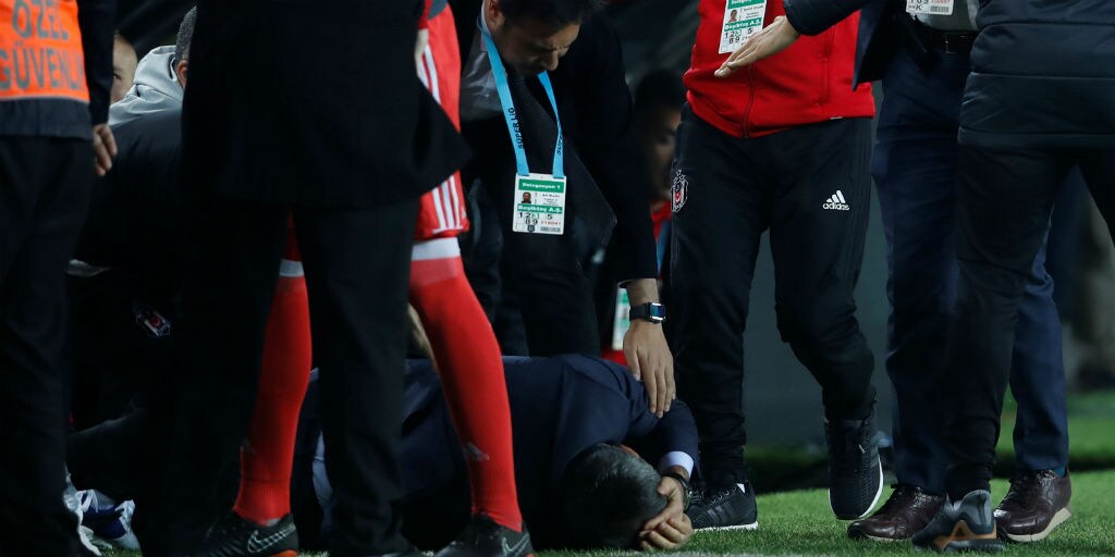 Besiktas coach Senol Gunes suffers gruesome head injury due to object thrown from stands in suspended Fenerbahce clash - Firstpost