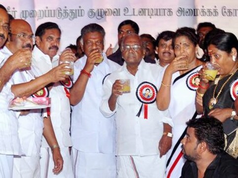 Hunger strike, train blockage, shops shut down in Tamil Nadu over Cauvery issue Hunger strike, train blockage, shops shut down in Tamil Nadu over Cauvery issue
