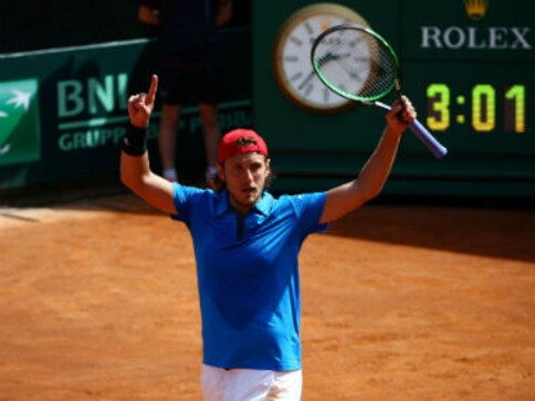 Davis Cup: Lucas Pouille sends France into semi-final with four-set win over Italy's Fabio Fognini Davis Cup: Lucas Pouille sends France into semi-final with four-set win over Italy's Fabio Fognini