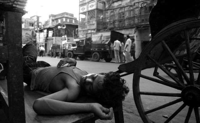 The Calcutta Hackney-Carriage (Amendment) Bill, 2006 called for the withdrawal of these rickshaws. Of the 6,000 or so sources of livelihood that will be lost, little has been said, apart from promises of ‘rehabilitation’. Photo by Satwik Paul. The Calcutta Hackney-Carriage (Amendment) Bill, 2006 called for the withdrawal of these rickshaws. Of the 6,000 or so sources of livelihood that will be lost, little has been said, apart from promises of ‘rehabilitation’. Photo by Satwik Paul.
