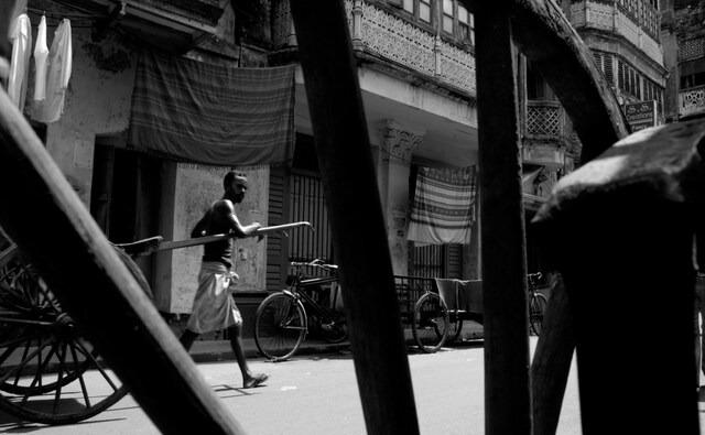 Pre- and immediately post-Independence, the rich in Kolkata would ride in palanquins. The hand-pulled rickshaw became a way for the middle and upper-middle classes to show their status. Thus, a means of transport also became representative of social class. Photo by Satwik Paul. Pre- and immediately post-Independence, the rich in Kolkata would ride in palanquins. The hand-pulled rickshaw became a way for the middle and upper-middle classes to show their status. Thus, a means of transport also became representative of social class. Photo by Satwik Paul.