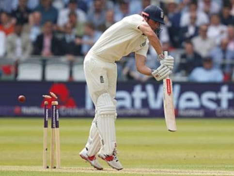 England vs Pakistan: Joe Root and Co continue to suffer from batting woes, get bowled out for 184 on Day 1 England vs Pakistan: Joe Root and Co continue to suffer from batting woes, get bowled out for 184 on Day 1