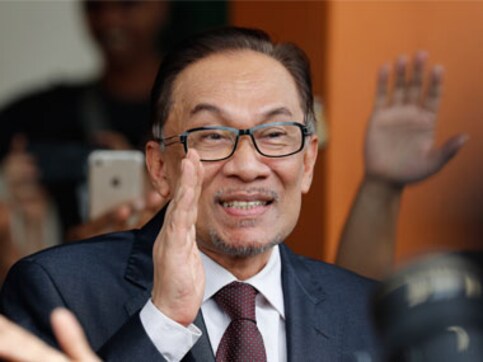 Political prisoner to prime minister-in-waiting: Malaysia's reformist icon Anwar Ibrahim receives royal pardon, freed from custody Political prisoner to prime minister-in-waiting: Malaysia's reformist icon Anwar Ibrahim receives royal pardon, freed from custody