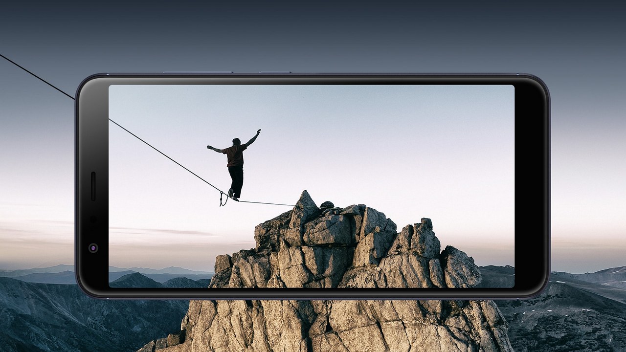 The 5.99-inch IPS LCD does not shift much colour when viewed at different angles. Image: tech2/ Shomik Sen Bhattacharjee