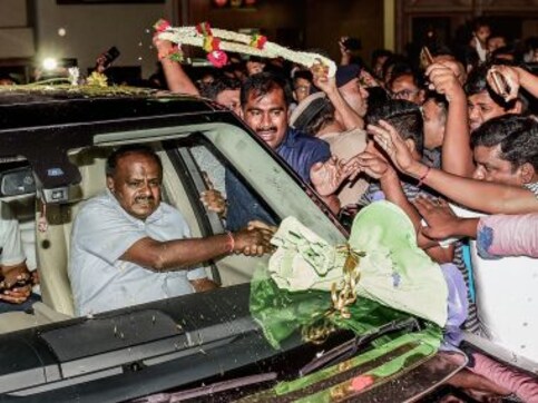 Karnataka govt formation updates: Even as BJP bows out of CM race, Congress keeps MLAs 'safe' at Hilton Hotel Karnataka govt formation updates: Even as BJP bows out of CM race, Congress keeps MLAs 'safe' at Hilton Hotel