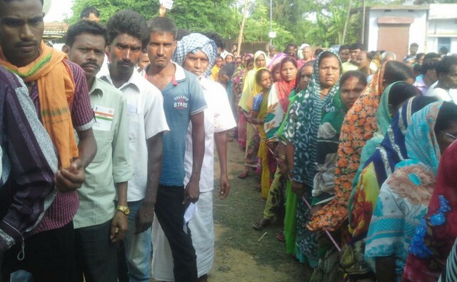 At a booth in Gomia district, people are keen to see photos of their candidates on their EVM. For the first time in Jharkhand, EVMs will feature photographs of the candidates, making it easier for voters to recognise who they are voting for. 101 Reporters At a booth in Gomia district, people are keen to see photos of their candidates on their EVM. For the first time in Jharkhand, EVMs will feature photographs of the candidates, making it easier for voters to recognise who they are voting for. 101 Reporters