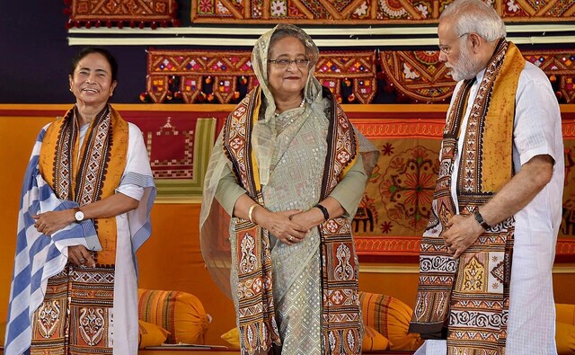 Both Modi and Hasina signed the visitors' book at the university before taking the dais with Banerjee and university vice-chancellor Sabujkoli Sen. Modi hailed the ties between the two countries and said that India and Bangladesh are bonded by cooperation and understanding. PTI Both Modi and Hasina signed the visitors' book at the university before taking the dais with Banerjee and university vice-chancellor Sabujkoli Sen. Modi hailed the ties between the two countries and said that India and Bangladesh are bonded by cooperation and understanding. PTI
