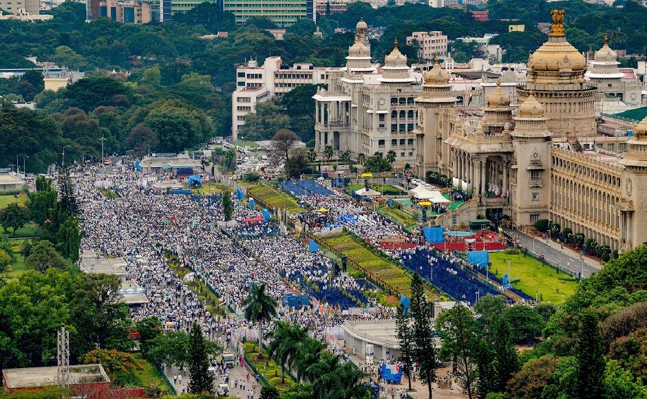 At least 20,000 people thronged outside Vidhana Soudha, despite heavy rains, to witness the swearing-in ceremony. The first time the ceremony was held in the Vidhana Soudha was in 1983 when Ramakrishna Hegde was sworn in as the chief minister. PTI At least 20,000 people thronged outside Vidhana Soudha, despite heavy rains, to witness the swearing-in ceremony. The first time the ceremony was held in the Vidhana Soudha was in 1983 when Ramakrishna Hegde was sworn in as the chief minister. PTI