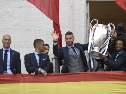 Champions League: Real Madrid parade trophy as ecstatic fans flood streets of Spanish capital Champions League: Real Madrid parade trophy as ecstatic fans flood streets of Spanish capital