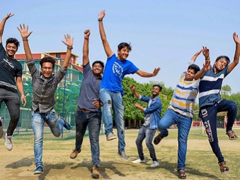 CBSE Class 10th Result 2018 updates: Girls outshine boys; two bag first rank in differently-abled category CBSE Class 10th Result 2018 updates: Girls outshine boys; two bag first rank in differently-abled category