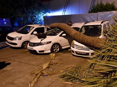 Massive dust storm hits Delhi late on Tuesday night; IMD issues fresh warning for next 72 hours Massive dust storm hits Delhi late on Tuesday night; IMD issues fresh warning for next 72 hours