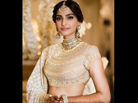Sonam Kapoor-Anand Ahuja wedding: Arjun Kapoor, Varun Dhawan groove to Badshah's tracks at starry sangeet Sonam Kapoor-Anand Ahuja wedding: Arjun Kapoor, Varun Dhawan groove to Badshah's tracks at starry sangeet