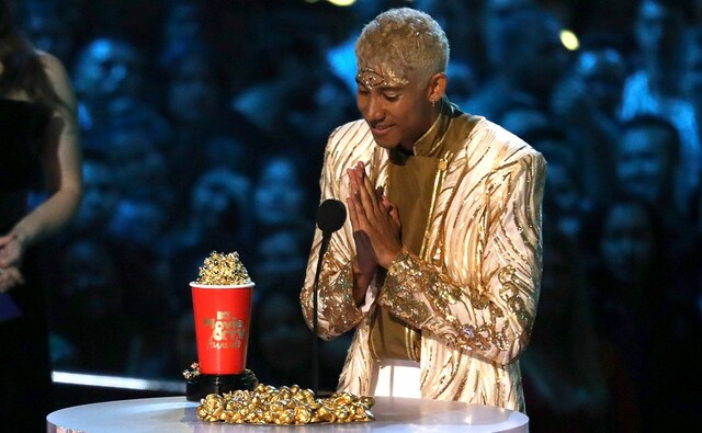 Keiynan Lonsdale accepts the best kiss award for Love Simon at the MTV Movie and TV Awards. AP/Matt Sayles Keiynan Lonsdale accepts the best kiss award for Love Simon at the MTV Movie and TV Awards. AP/Matt Sayles