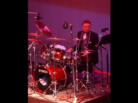 Elvis Presley's drummer DJ Fontana, last surviving member of singer's core of musicians, dies at 87 Elvis Presley's drummer DJ Fontana, last surviving member of singer's core of musicians, dies at 87