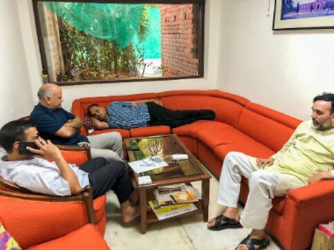 CMs back Arvind Kejriwal against L-G: Fears of risk to federalism from BJP unite Opposition sans Congress CMs back Arvind Kejriwal against L-G: Fears of risk to federalism from BJP unite Opposition sans Congress